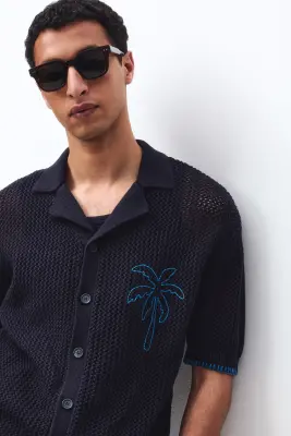 Chemise à col cubain Relaxed Fit en maille ajourée - Bleu marine/palmier — photo 2