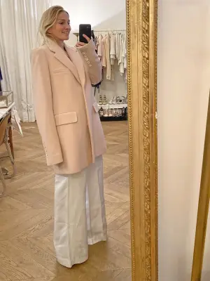 Manteau évasé en laine rose clair Prix boutique 3000€ Taille 40 — photo 3