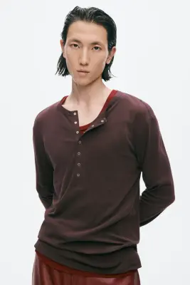 T-shirt Slim Fit à col tunisien en coton - Marron foncé — photo 1