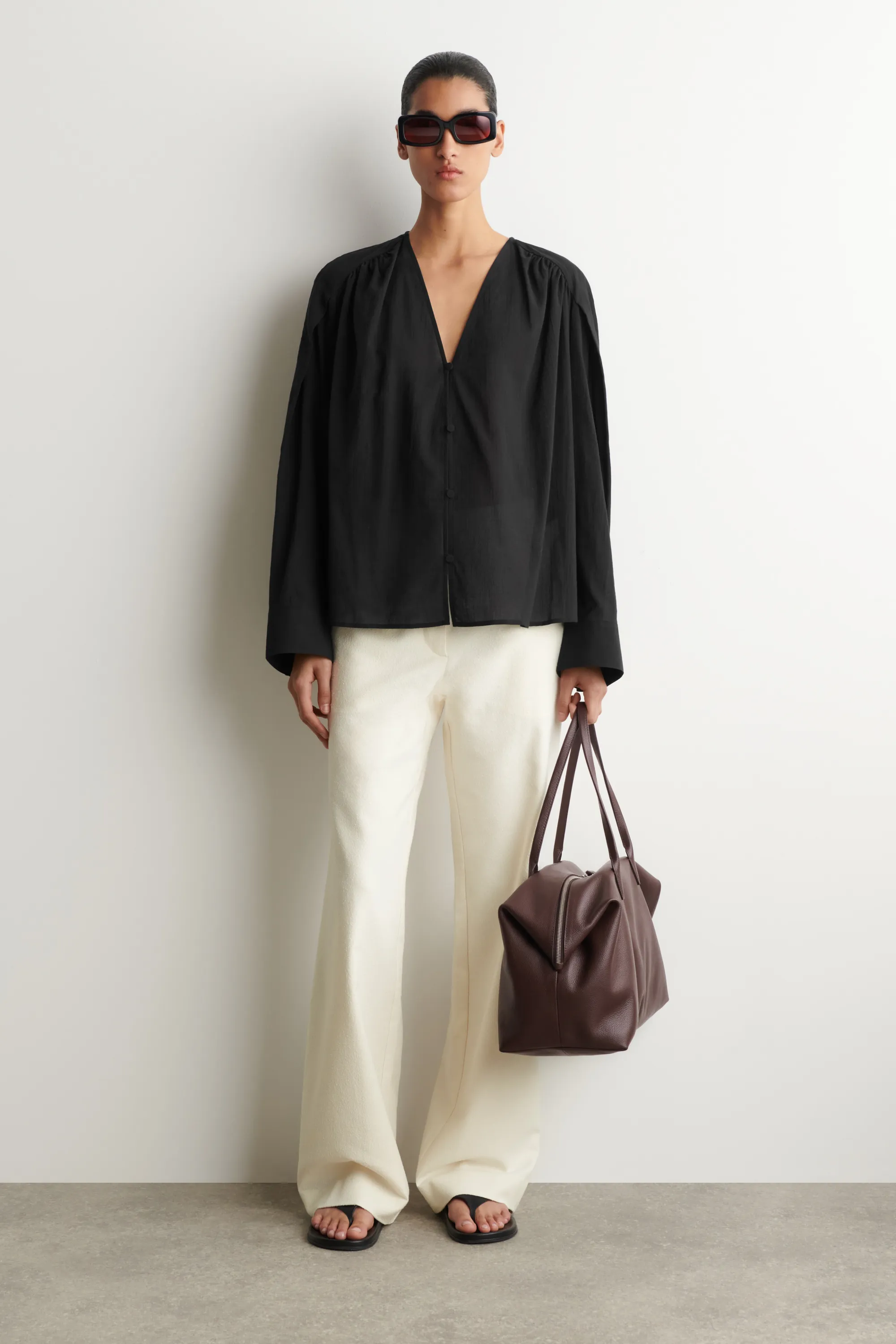 CHEMISE COL EN V FRONCÉE EN COTON LÉGER - NOIR