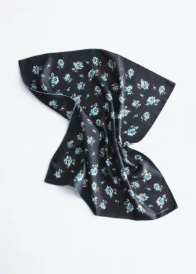 Foulard en soie florale - Noir/Motif floral bleu — photo 2