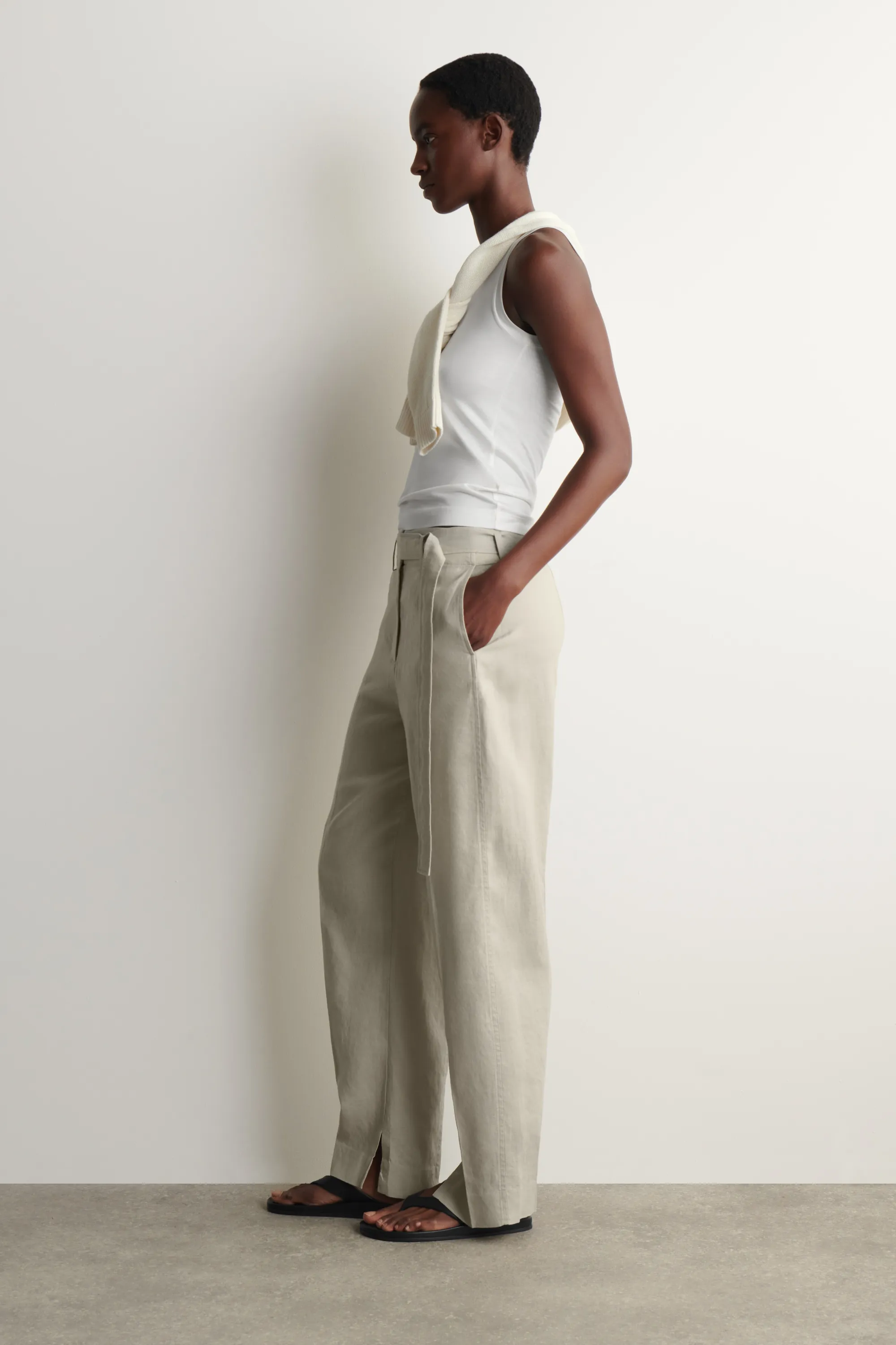 PANTALON BARREL CEINTURÉ EN LIN - SABLE