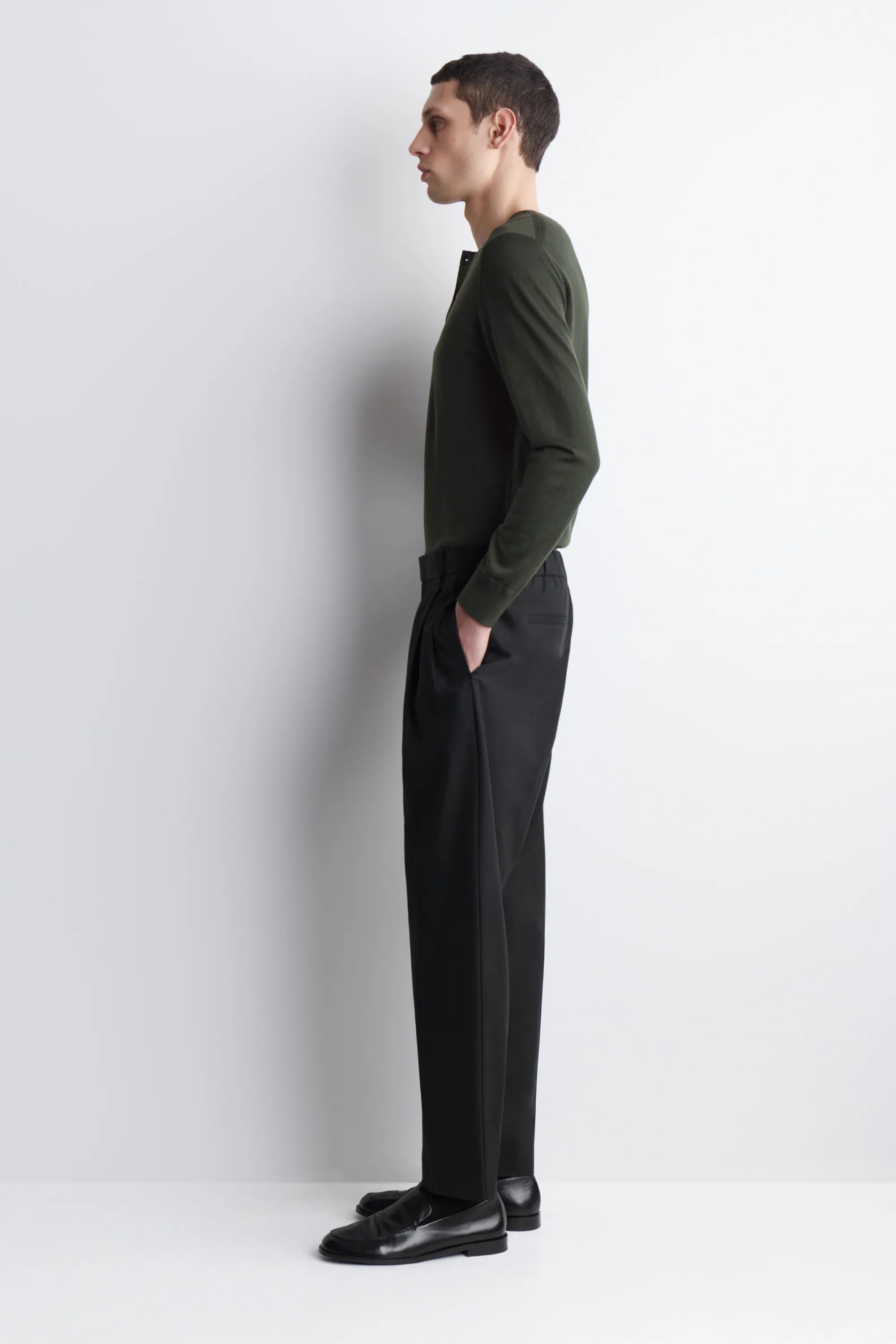 PANTALON FUSEAU DÉCONTRACTÉ À PLIS - NOIR