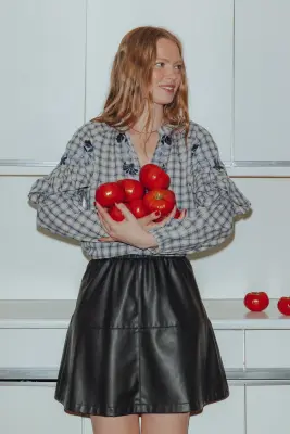 Jupe courte en simili Femme — photo 2