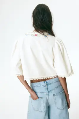 Blouse courte et brodée - Crème/fleuri — photo 3