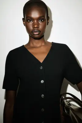 ROBE COURTE BOUTONNÉE EN MAILLE MILANO - NOIR — photo 1