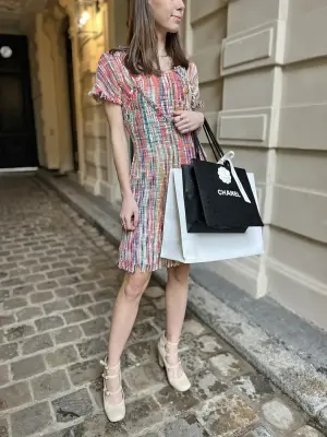 Robe manches courtes cintrée en tweed à franges multicolor arc en ciel  Prix boutique 5000€ Taille 34 — photo 2