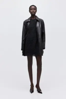 Robe en dentelle avec jupe évasée - Noir — photo 1