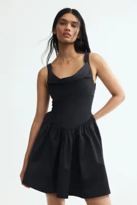Robe à encolure bénitier avec jupe évasée - Noir — photo 2