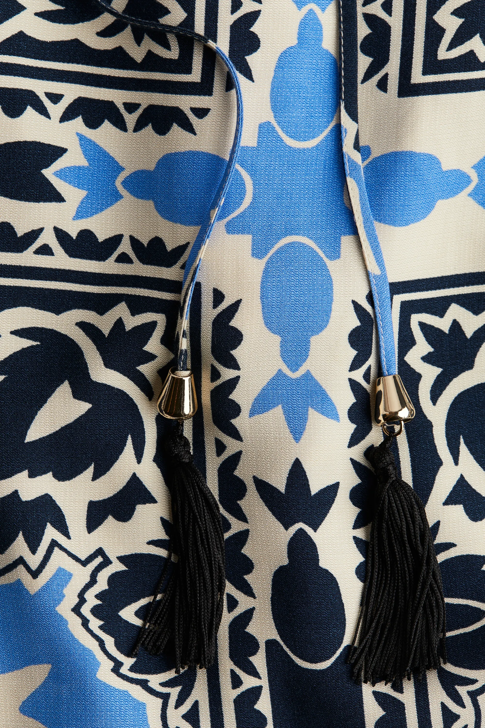 Robe avec ceinture à nouer - Crème/motif bleu