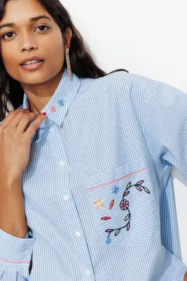 Chemise rayée brodée Femme — photo 5