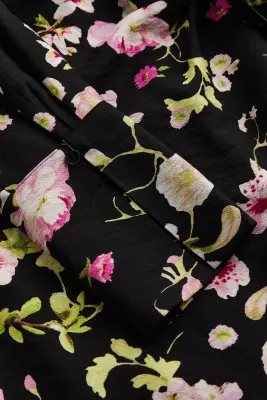 Robe portefeuille avec détail noué - Noir/fleuri — photo 1