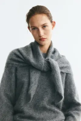 Pull en laine brossée avec foulard - Gris — photo 1