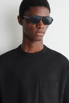 T-SHIRT OVERSIZE À DÉTAIL DE POCHE - NOIR — photo 2