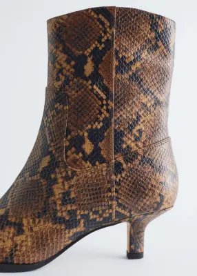 Bottines à petits talons - Motif serpent cognac — photo 3