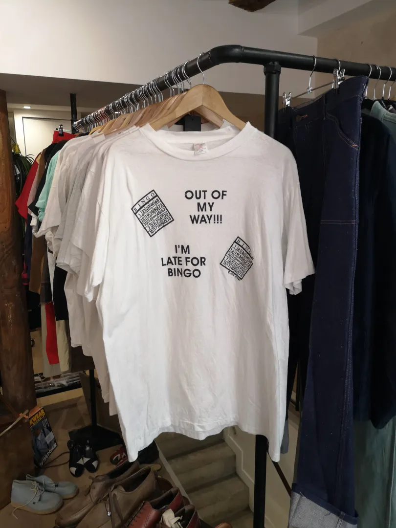 T-shirt vintage blanc "Out of my way! I'm late for Bingo"