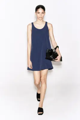 ROBE COURTE EN NYLON À PANNEAUX DE JERSEY - BLEU — photo 4