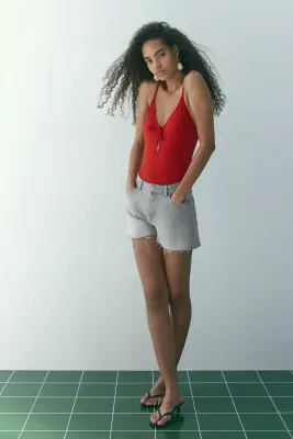 Short en denim avec bords à cru - Gris clair — photo 2