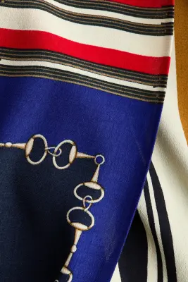 Jupe avec détail façon foulard - Rouge/motif bleu — photo 5