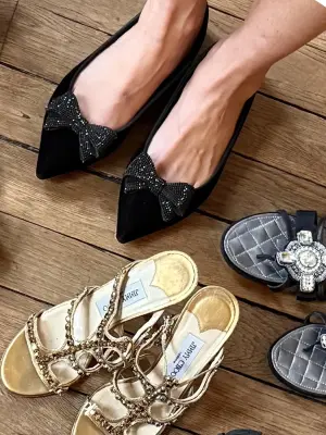 Ballerines bout pointu en suede noir noeud cristal Prix boutique 700€ Taille 37 — photo 2