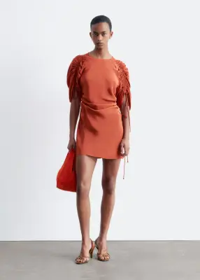 Robe courte sculpturale à fronces - Brun rouille — photo 2