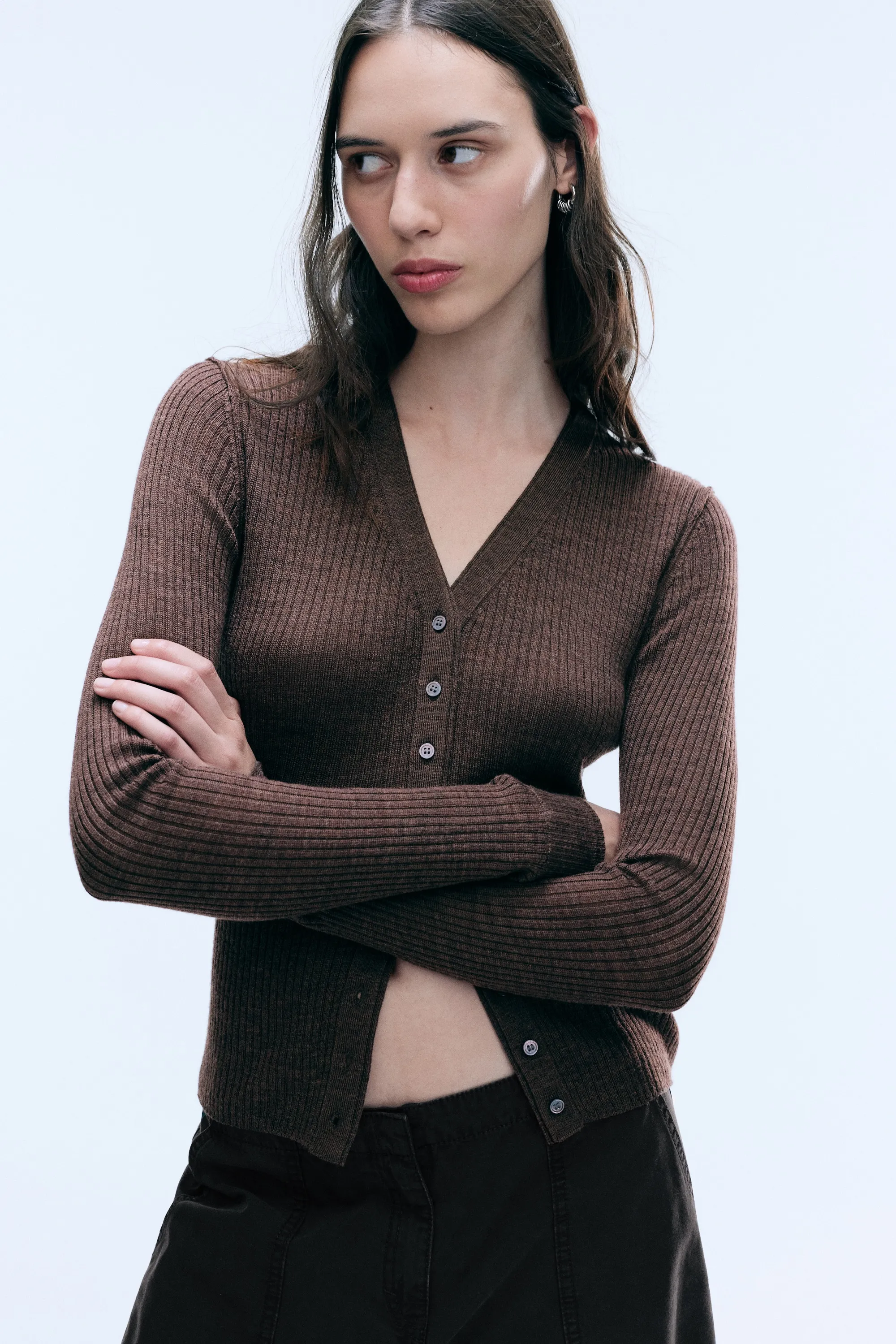 Cardigan en laine fine à col V - Marron foncé