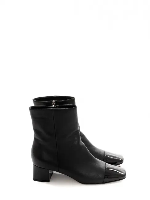 Bottines bout carré verni en cuir noir Taille 41 Prix boutique 900€