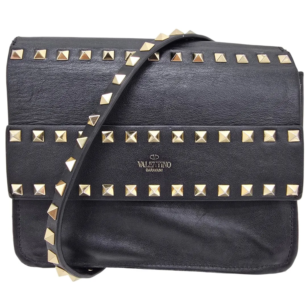 Sac rockstud a grand rabat cloute cuir graine noir avec bandouliere