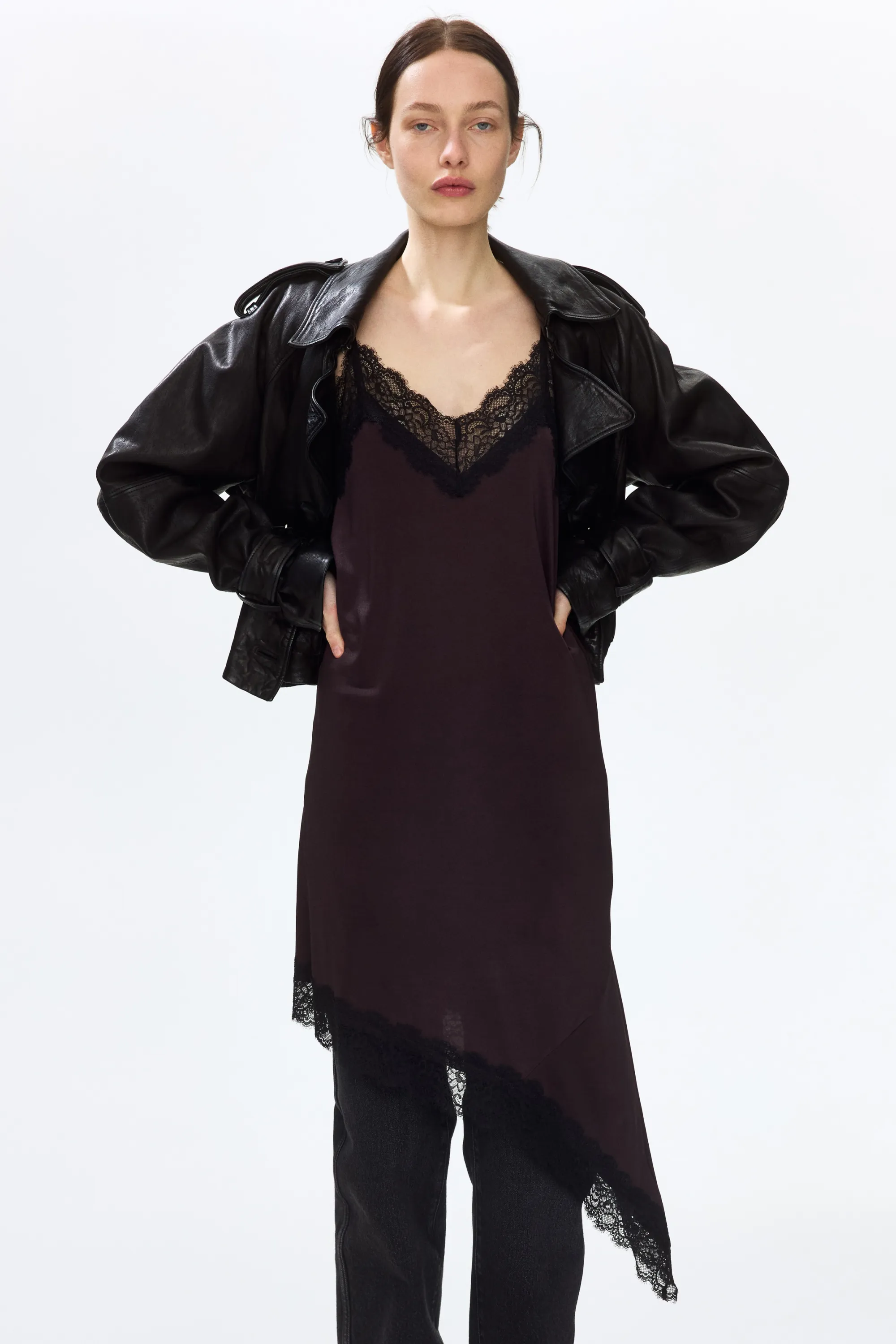Robe à bretelles fines avec dentelle - Marron foncé/noir