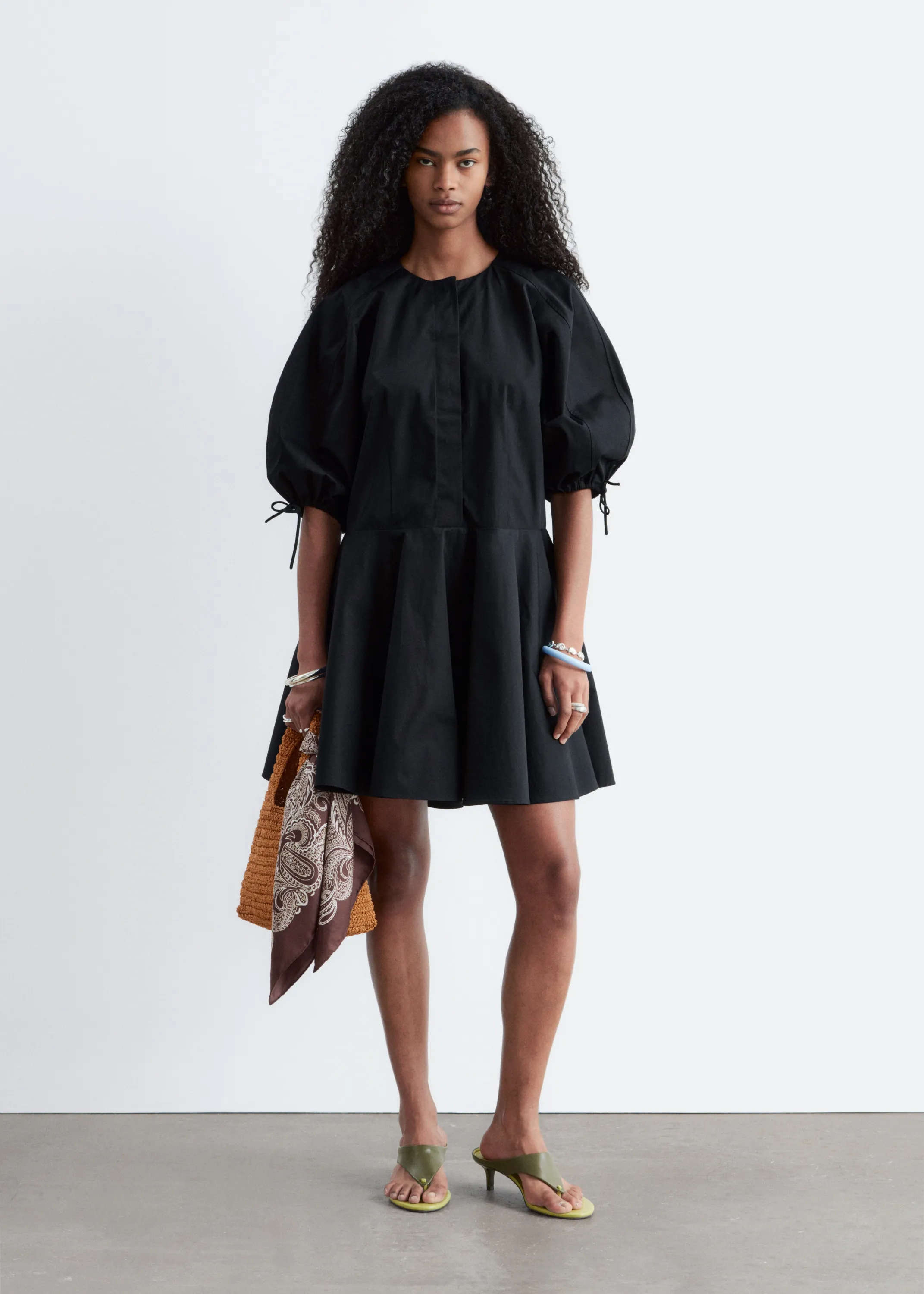 Robe courte à manches ballon - Noir