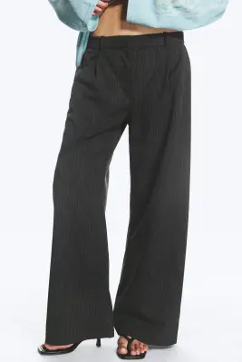 Pantalon de costume large taille basse - Fines rayures gris foncé — photo 1