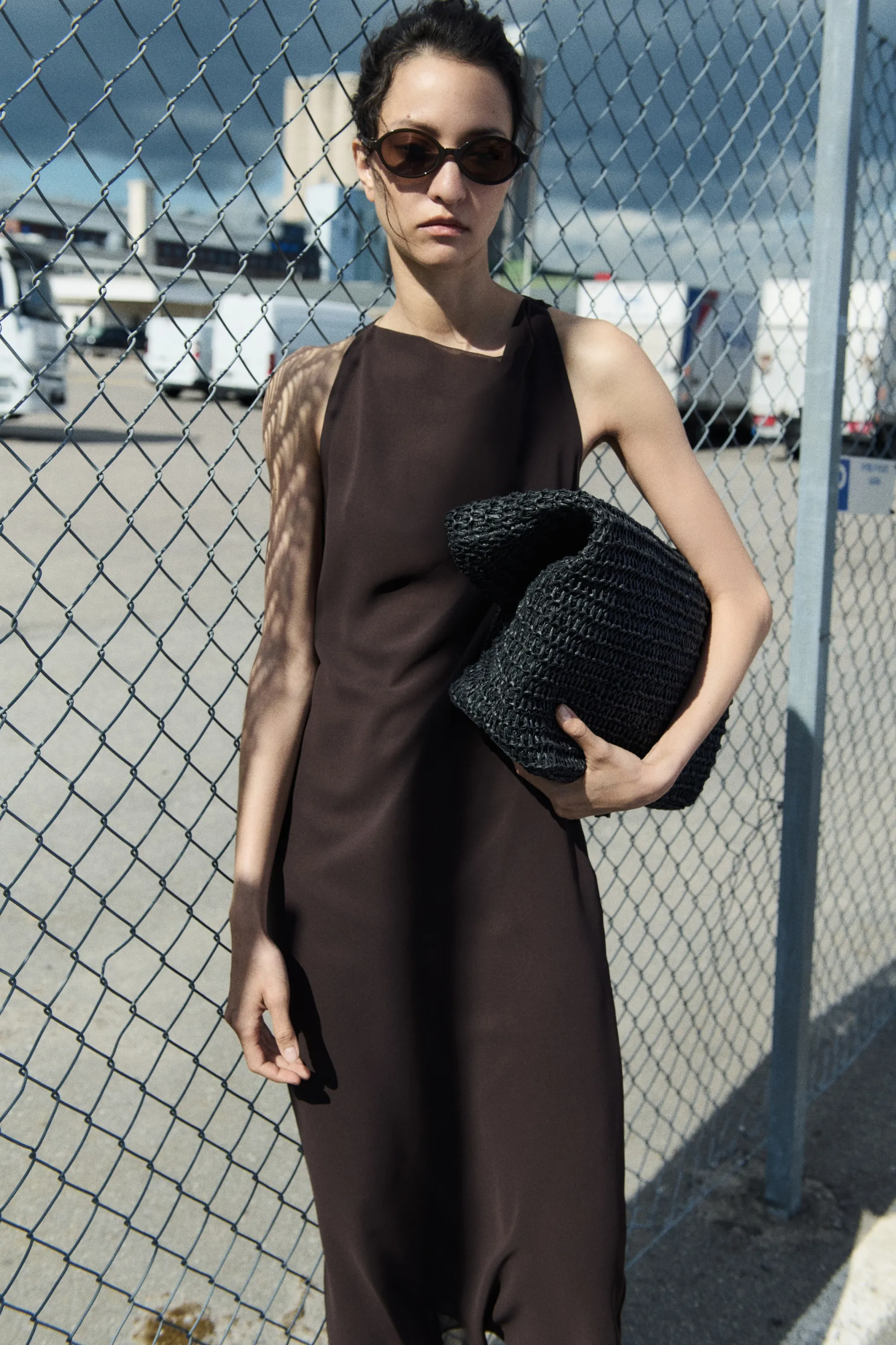 Robe sans manches avec encolure bénitier - Marron foncé