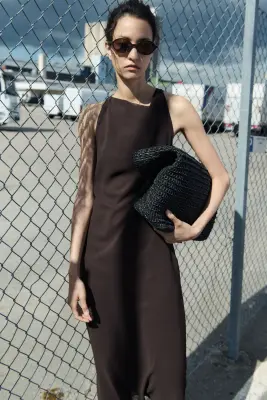 Robe sans manches avec encolure bénitier - Marron foncé — photo 1