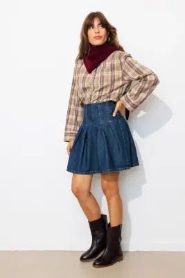 Jupe courte plissée en jean — photo 5