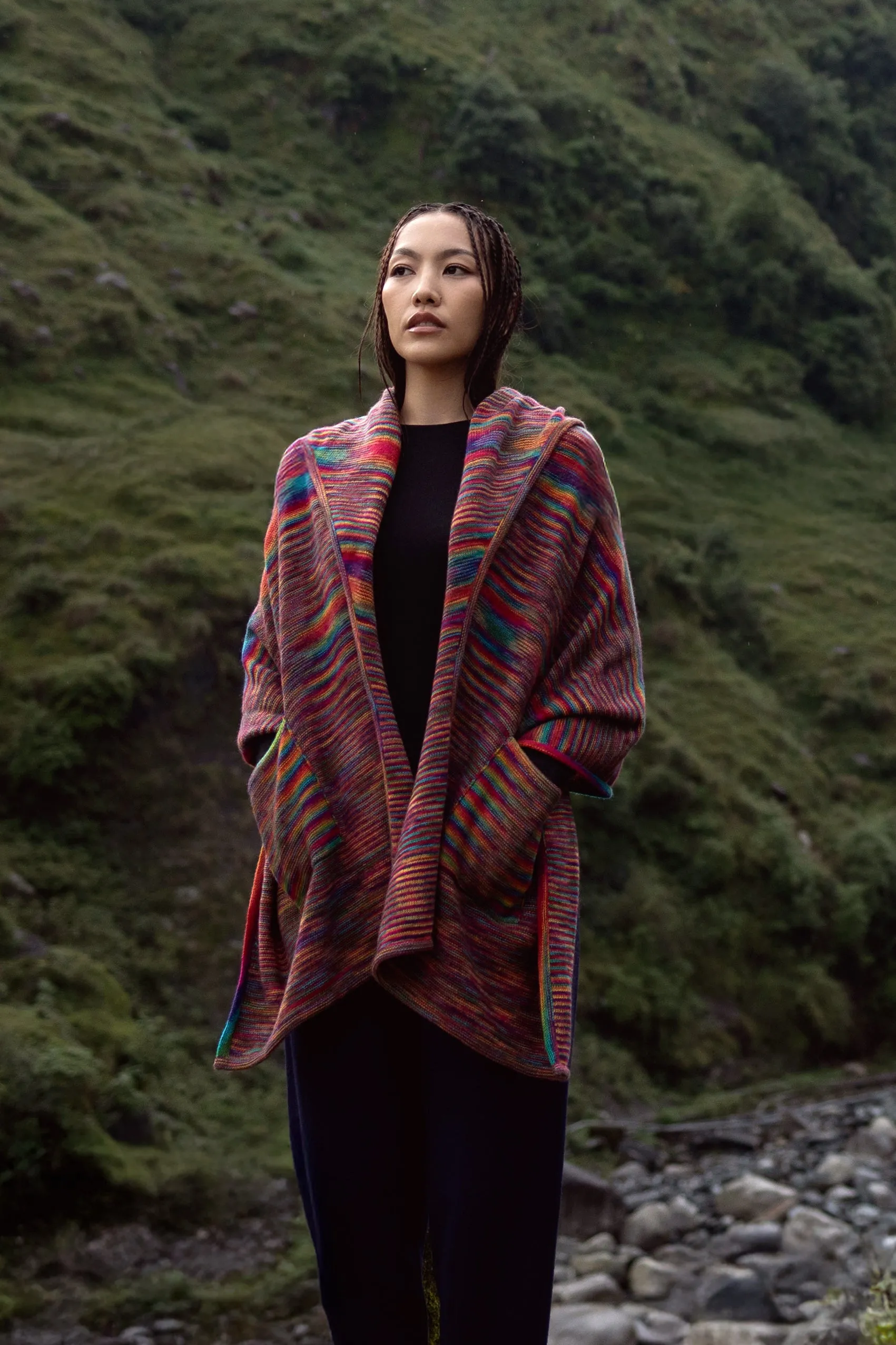 Cape tricotée multicolore en laine