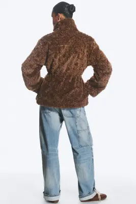 Veste cintrée en fausse fourrure - Marron poudré — photo 3