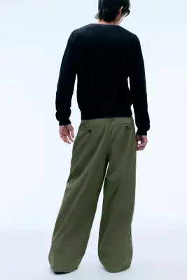 Chino baggy plissé en sergé Otis - Vert kaki cendré — photo 3