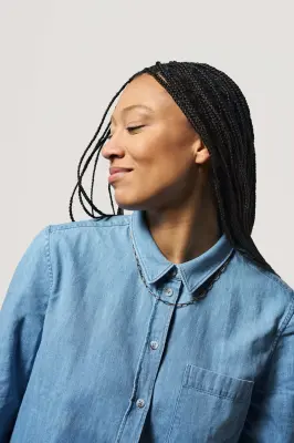 La chemise en jean - Bleu clair — photo 1