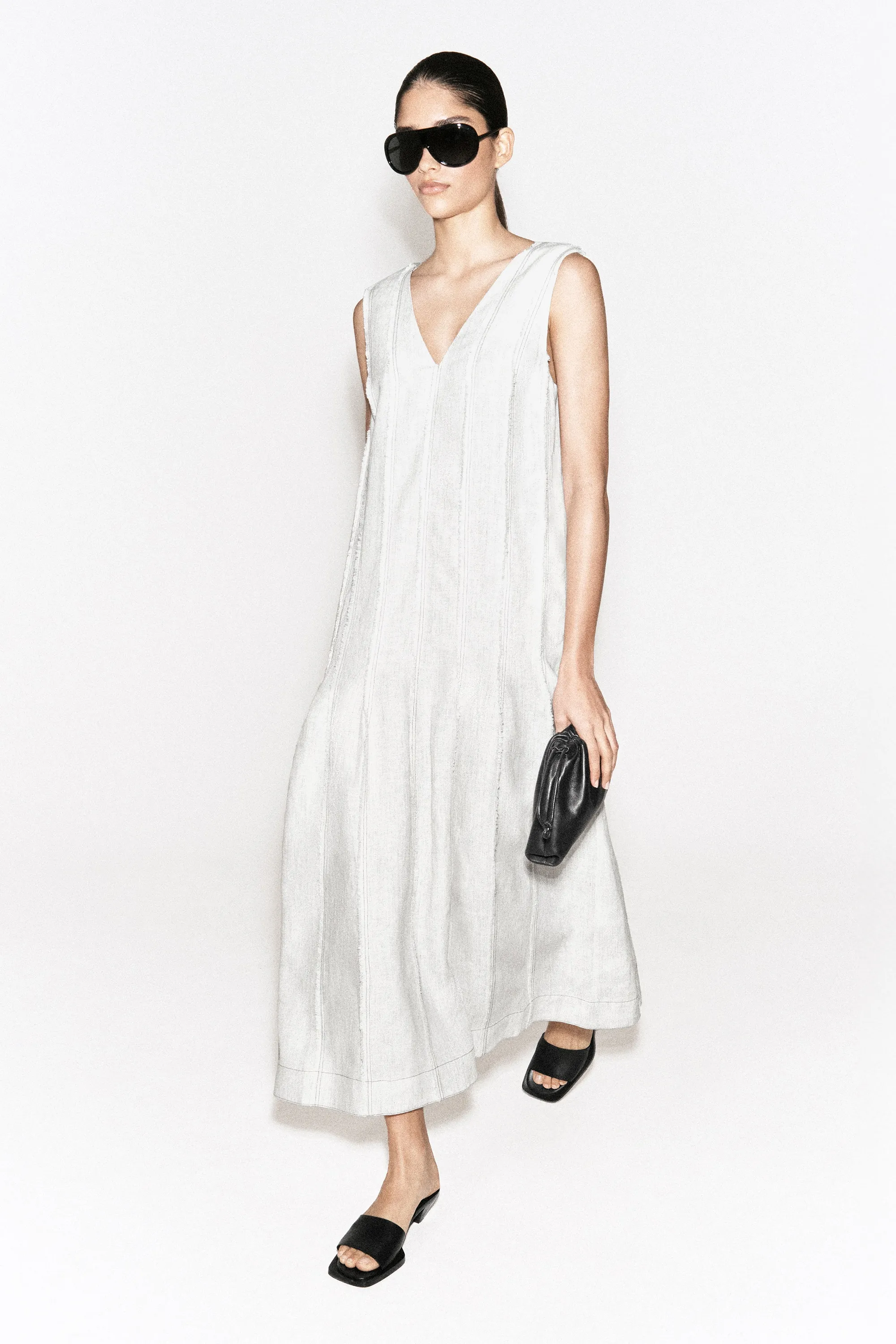 ROBE MIDI SCULPTÉE ET PLISSÉE EN LIN - GRIS CLAIR