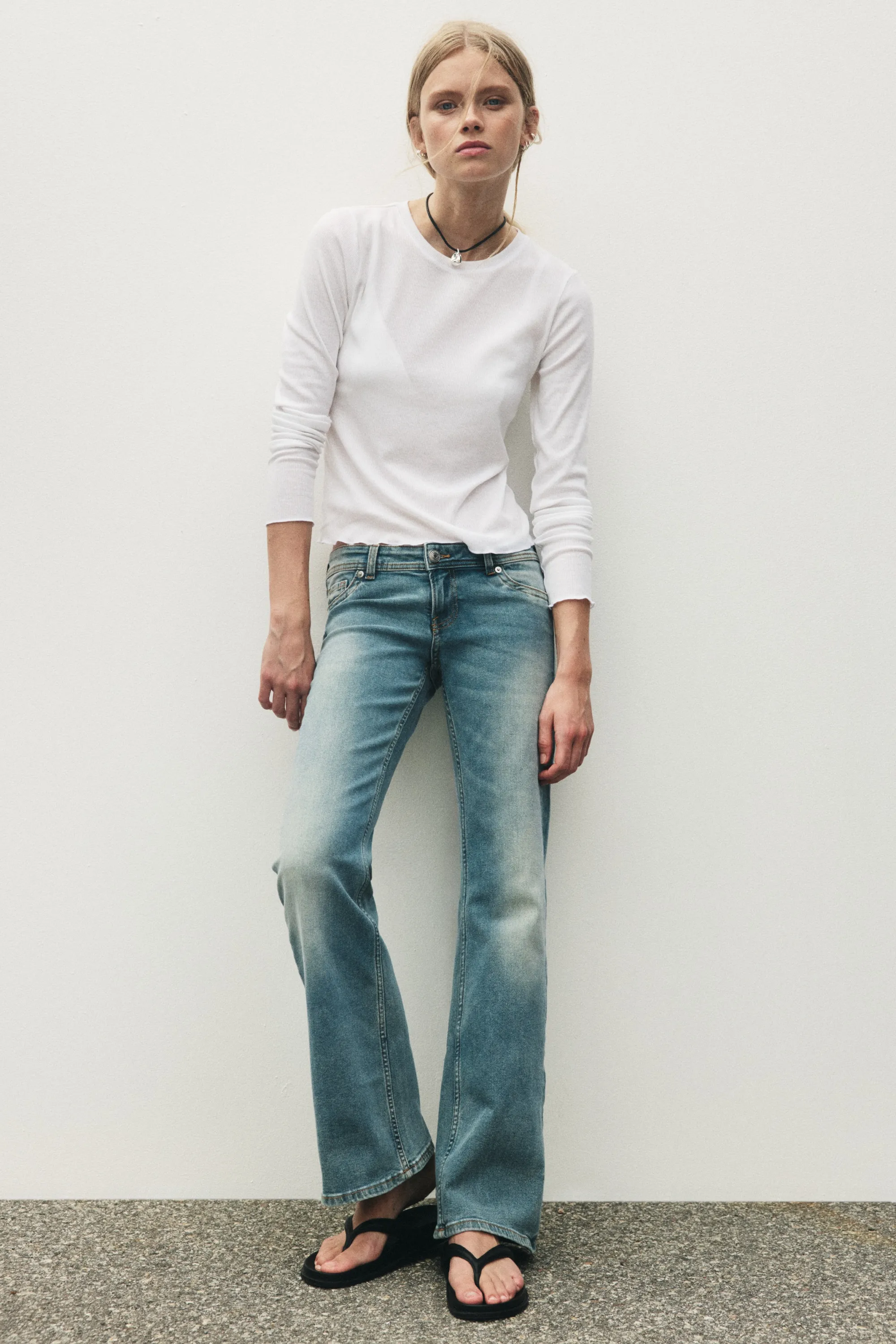Flared Ultra Low Waist Jeans - Bleu denim clair