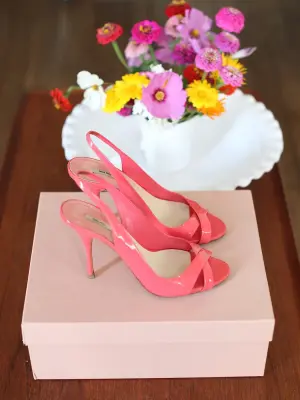 Sandales à talon en cuir verni rose bonbon Prix boutique 550€ Taille 37 — photo 5