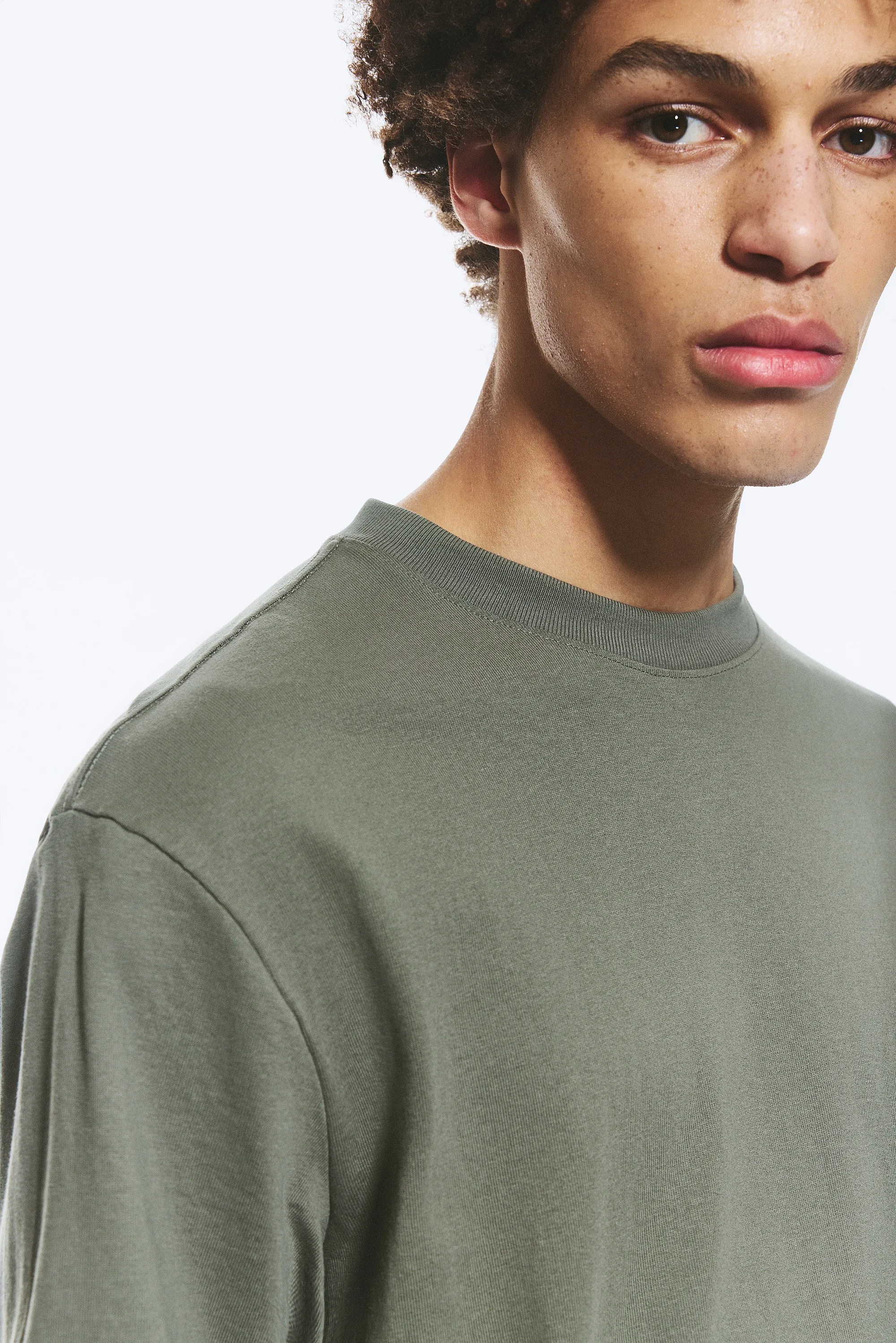 T-SHIRT COUPE DÉCONTRACTÉE - Vert kaki cendré clair