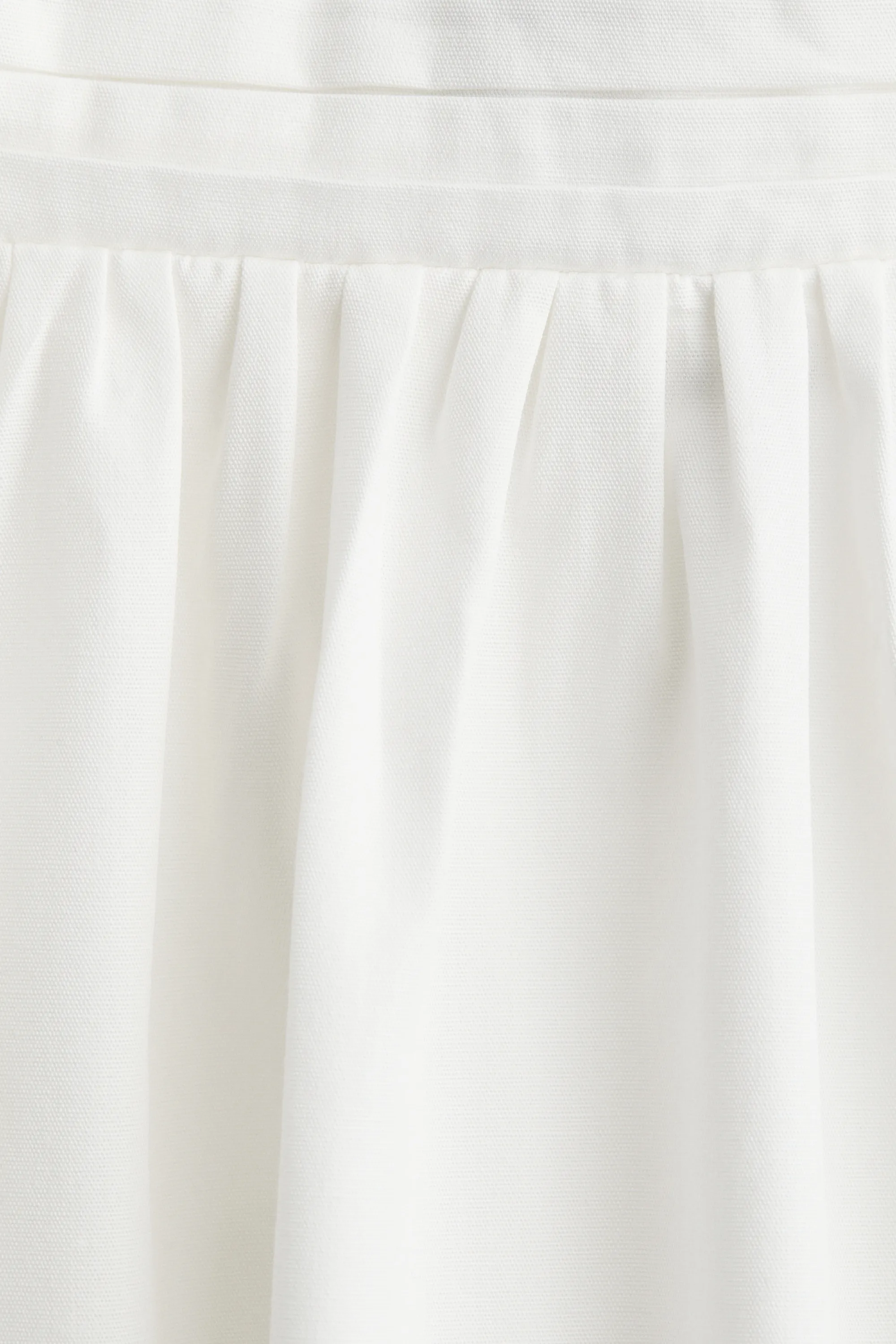 Robe à plis nervure avec jupe évasée - Blanc