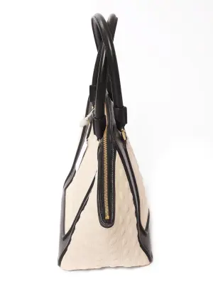 Sac en cuir noir et matelassé blanc crème Prix boutique 550€ — photo 3