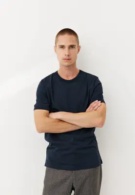 Le t-shirt classique - Bleu marine — photo 3