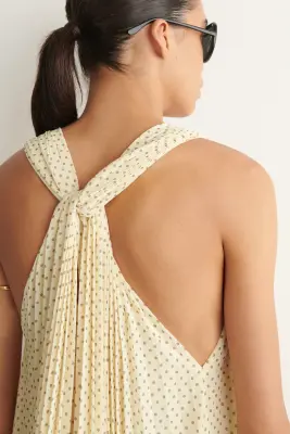 ROBE LONGUE EN GEORGETTE PLISSÉE ENCOLURE À NOUER - JAUNE BEURRE / POIS — photo 3