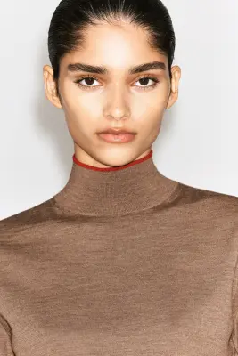 TOP À COL MONTANT EN LAINE MÉRINOS - BEIGE CHINÉ / ROUGE — photo 3