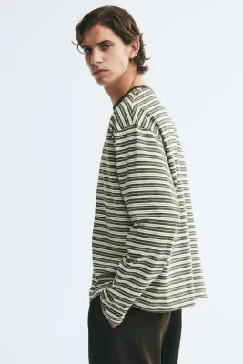 Relaxed Fit Boxy long-sleeved T-shirt - Vert kaki foncé/rayé — photo 4