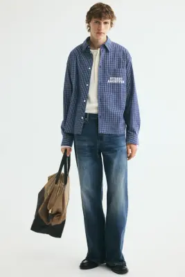 Chemise imprimée Relaxed Fit en popeline de coton - Bleu foncé/Street Archives — photo 2