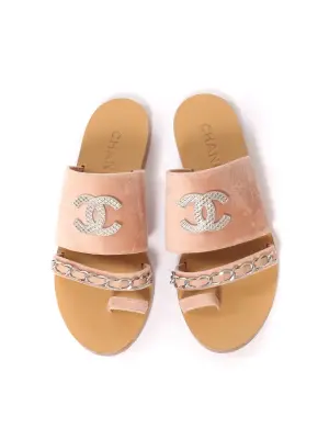 Sandales plates en velours rose, cuir nude et chaîne Prix boutique 1150€ Taille 37.5 — photo 2
